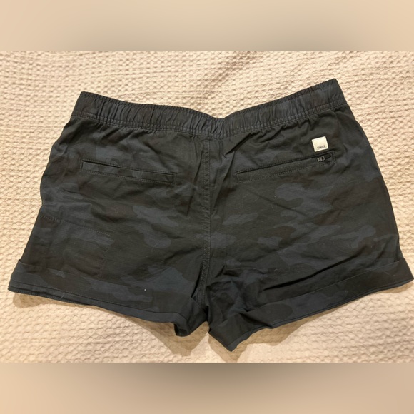 Vuori elastic waist utility short - Picture 2 of 3